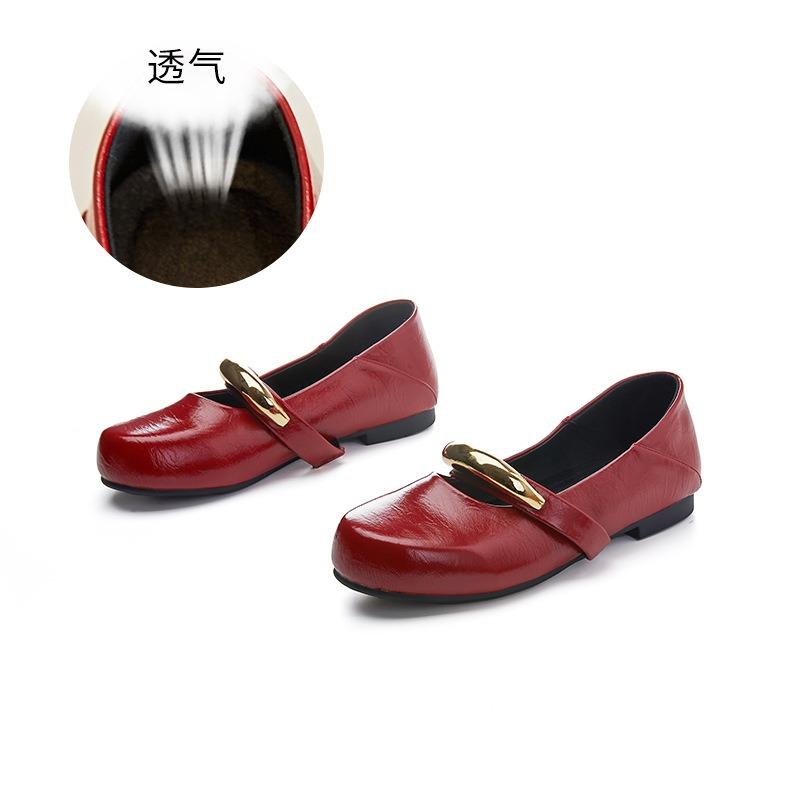 

Кожаные туфли Мэри Джейн маленькие кожаные туфли осень новые металлический ремешок плоские одинарные туфли не устают ноги повседневная женская обувь 40 красный