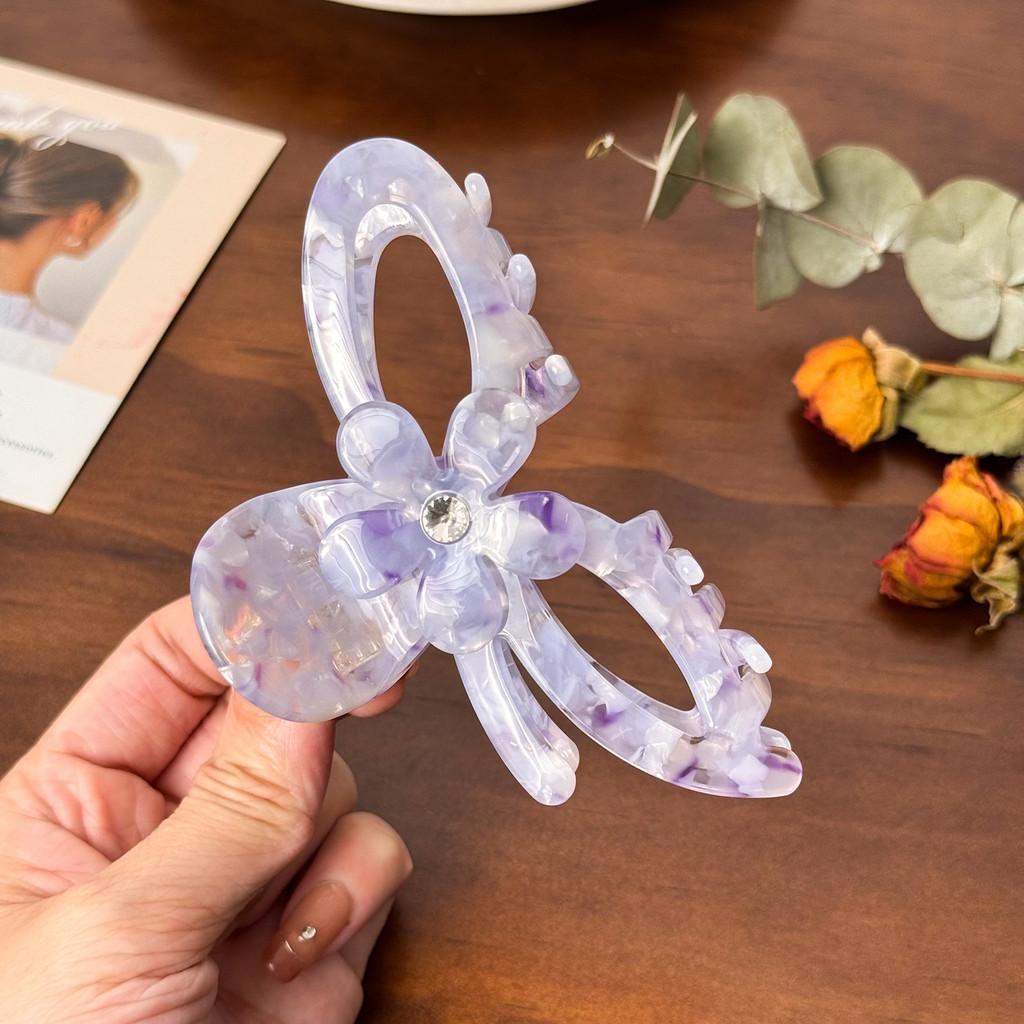 Stylish Oversized Acetate Hair Claw Clip Featuring Charming Floral Embellishments For Women