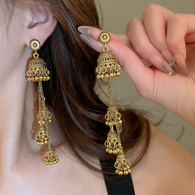 Retro ethnic style round hollow earrings Bohemian temperament elegant earrings niche fashion light luxury earrings women