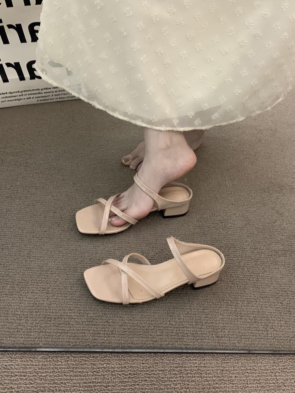 

Temperament French black thick heel strap half-drag sandals fairy shoes 2025 summer with skirt niche commuter sandals 35