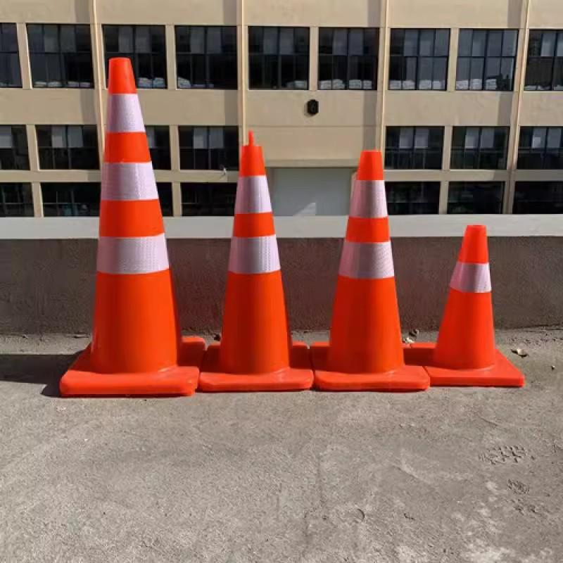 Reflektierender 70cm PVC-Gummi-Verkehrskegel