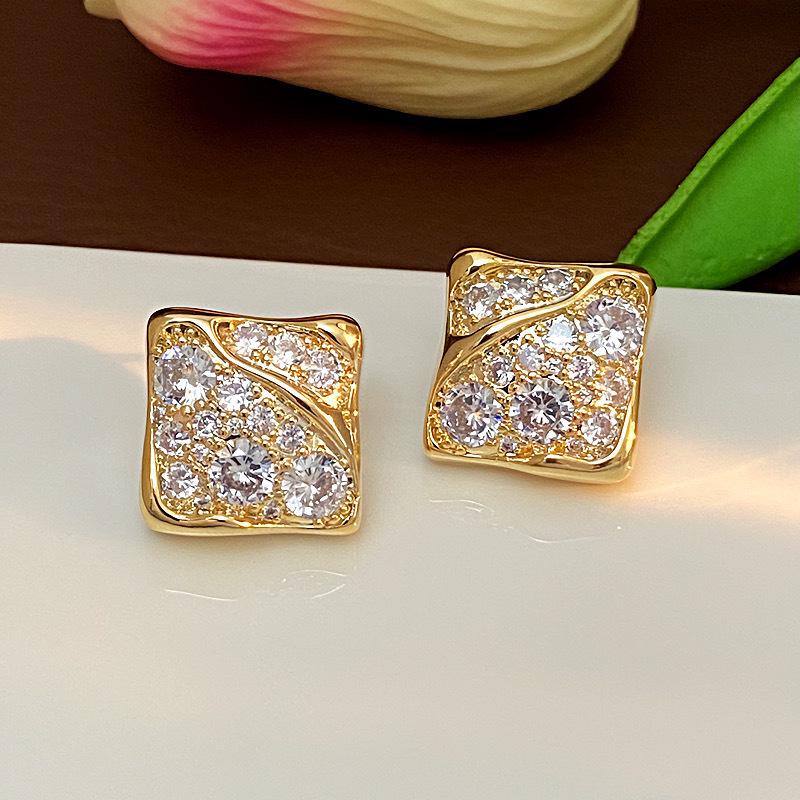 Elegant Geometric Round Zircon Earrings - Simple, Fashionable, Versatile Silver Studs