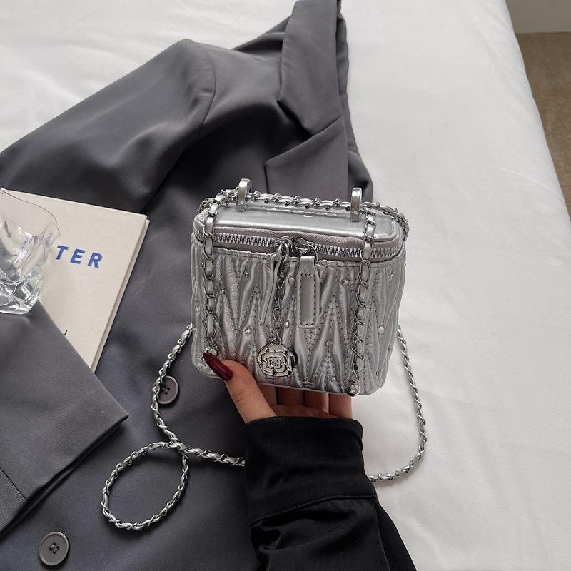 

Сумка-цепочка ромбовидной формы женская 2025 новая модная маленькая квадратная сумка универсальная сумка через плечо сумка-мессенджер