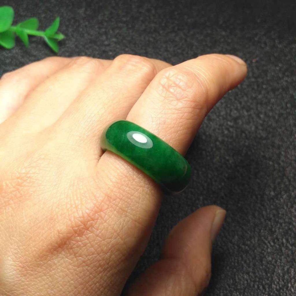 Imperial Green Jade Rings for Couples - Fashionable Men's and Women's Styles