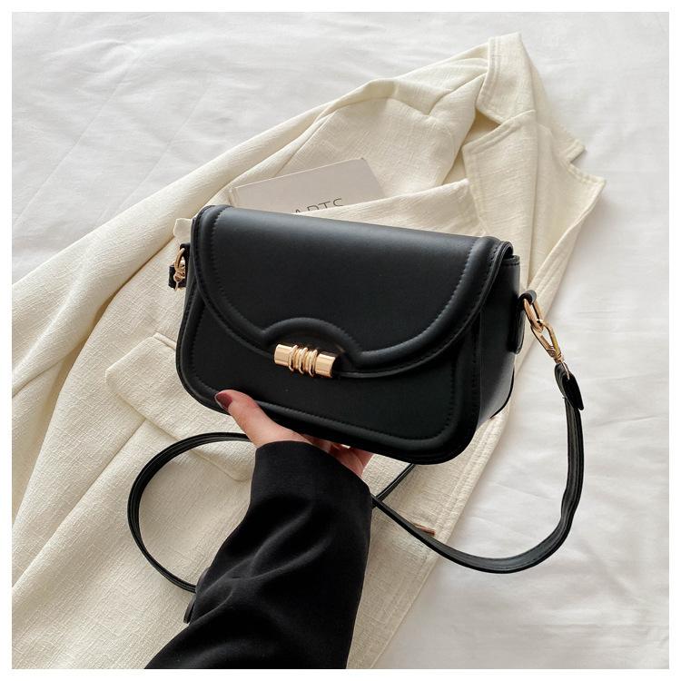 

2025 lacquered new femininity fashion design shoulder crossbody solid color lock fresh magnetic buckle small square bag чёрный