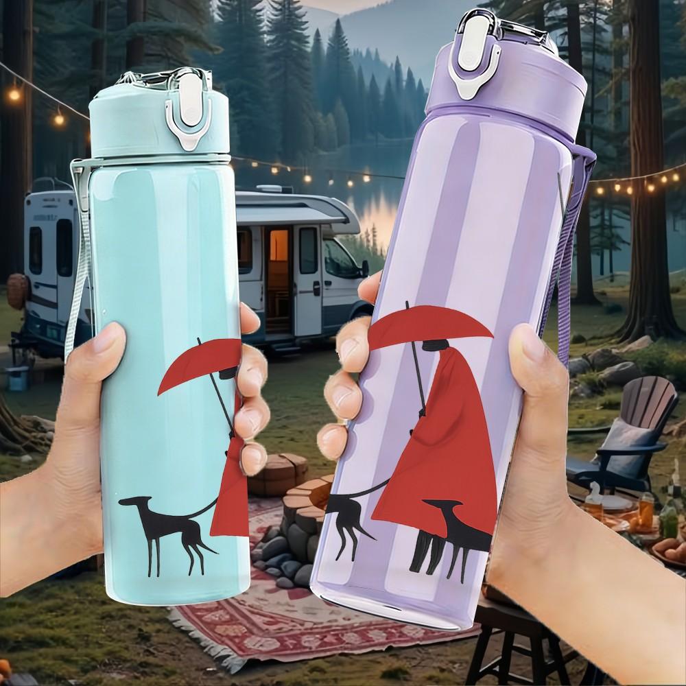 1PC Lady Dog Rainy Street Scene 750ml Color Plastic Sports Water Bottle Leakproof Flip Straw Lid For Sports Office Home Use