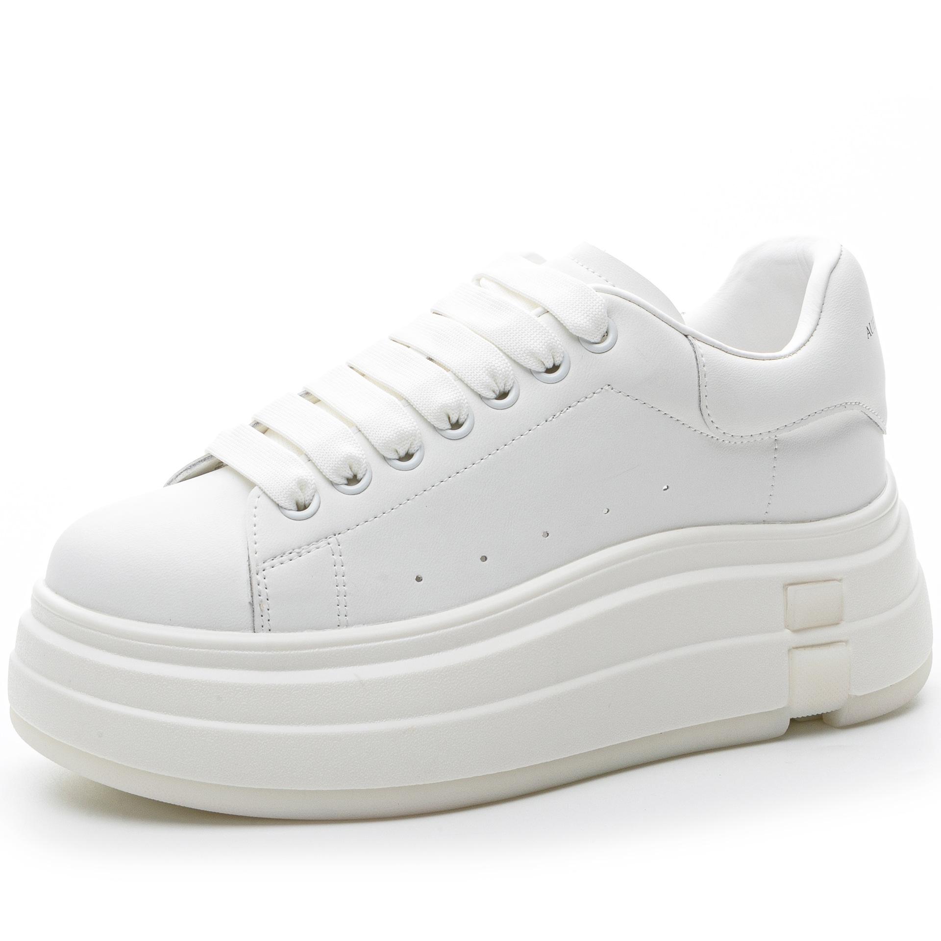 

2025 лето новый европейский тренд женские McQueen маленькие белые туфли женские с увеличением высоты 6 см кожаная платформа повседневные кеды женская обувь 35