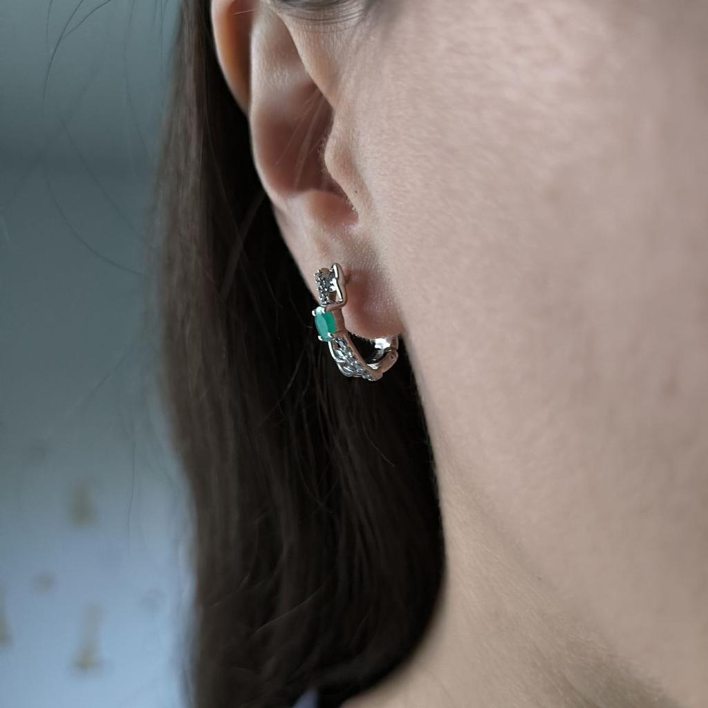 Серебряные серьги с натуральным изумрудом, фианитами (2187691)