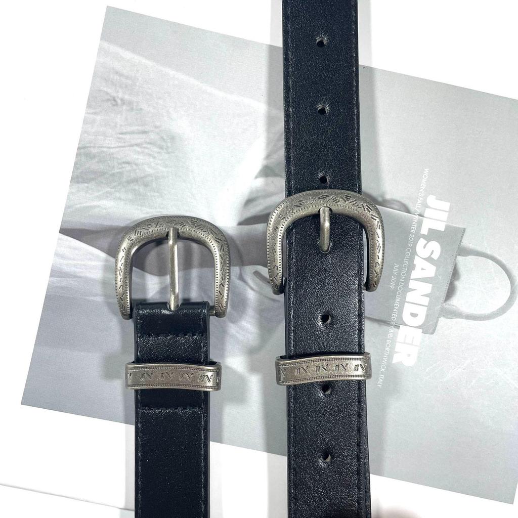 Vintage-Inspired Carved Buckle Belt for Women - Stylish and Versatile.
