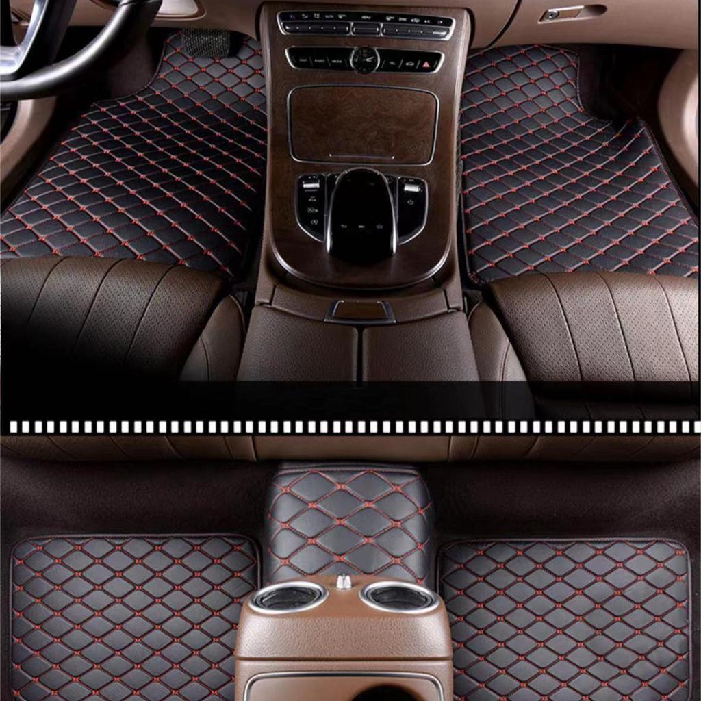 Et sett med vanntette universalfotmatter i skinn, tepper, bilgulvmatter