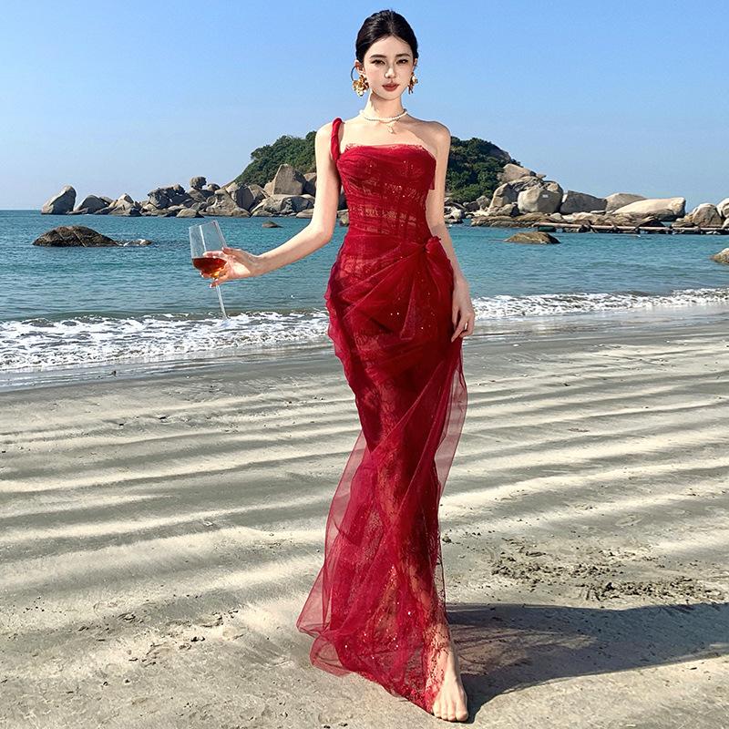 Red engagement dress high-end light luxury niche heavy industry lace sexy fishbone waist tube top dress birthday dress