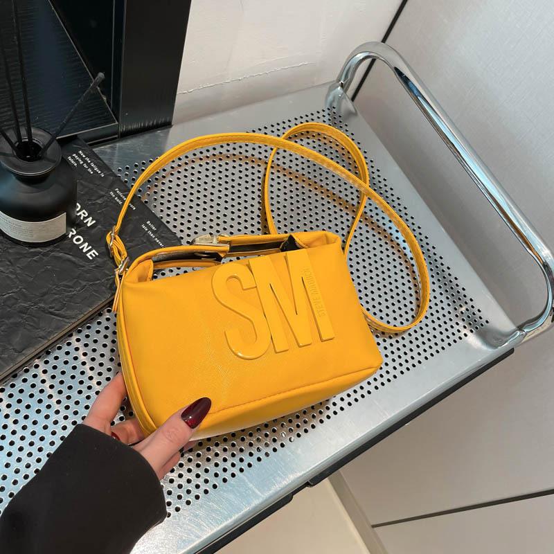 

Foreign style simple shoulder messenger bag 2025 spring new versatile ins women s bag this year popular portable small square bag жёлтый