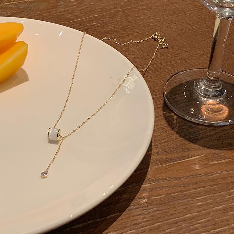 Korejský perlový náhrdelník pro ženy – elegantní řetízek klíční kosti z titanové oceli s designem lásky