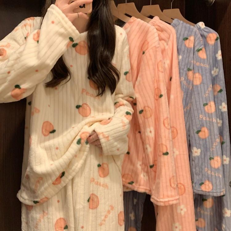 Cute and sweet autumn and winter pajamas women can wear the new coral fleece warm thickened long-sleeved loungewear set
