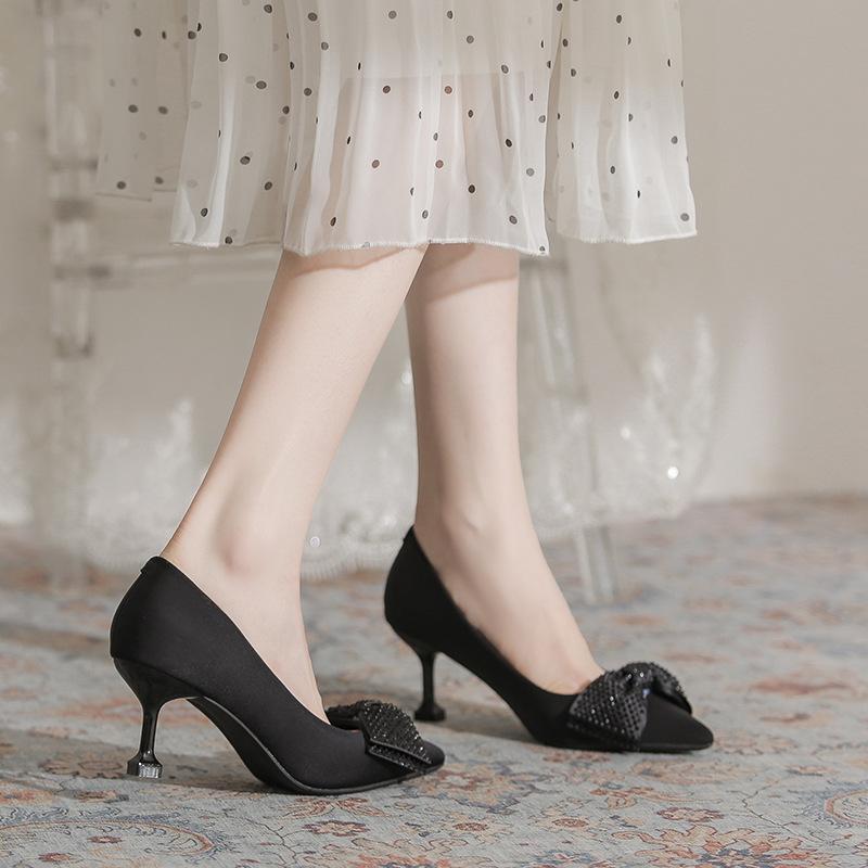 Pointed head, shallow mouth, thin heels, single shoes, celebrity style 2025 spring new models, elegant temperament, fashionable kitten and high heels,