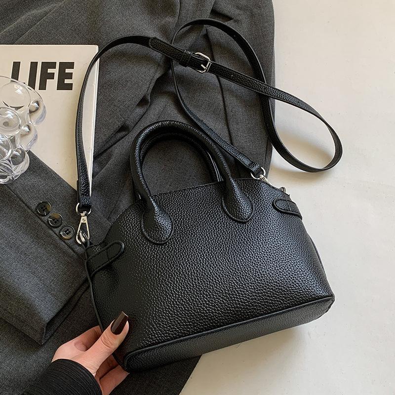 Spring and summer popular Korean version niche sweet lychee pattern portable shell bag fashionable simple style commuter versatile messenger bag