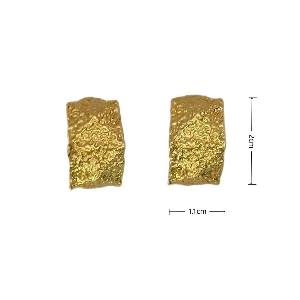 European & American C-Shaped Pleated Earrings: Retro, Luxurious, High-End Fashion Studs for Women