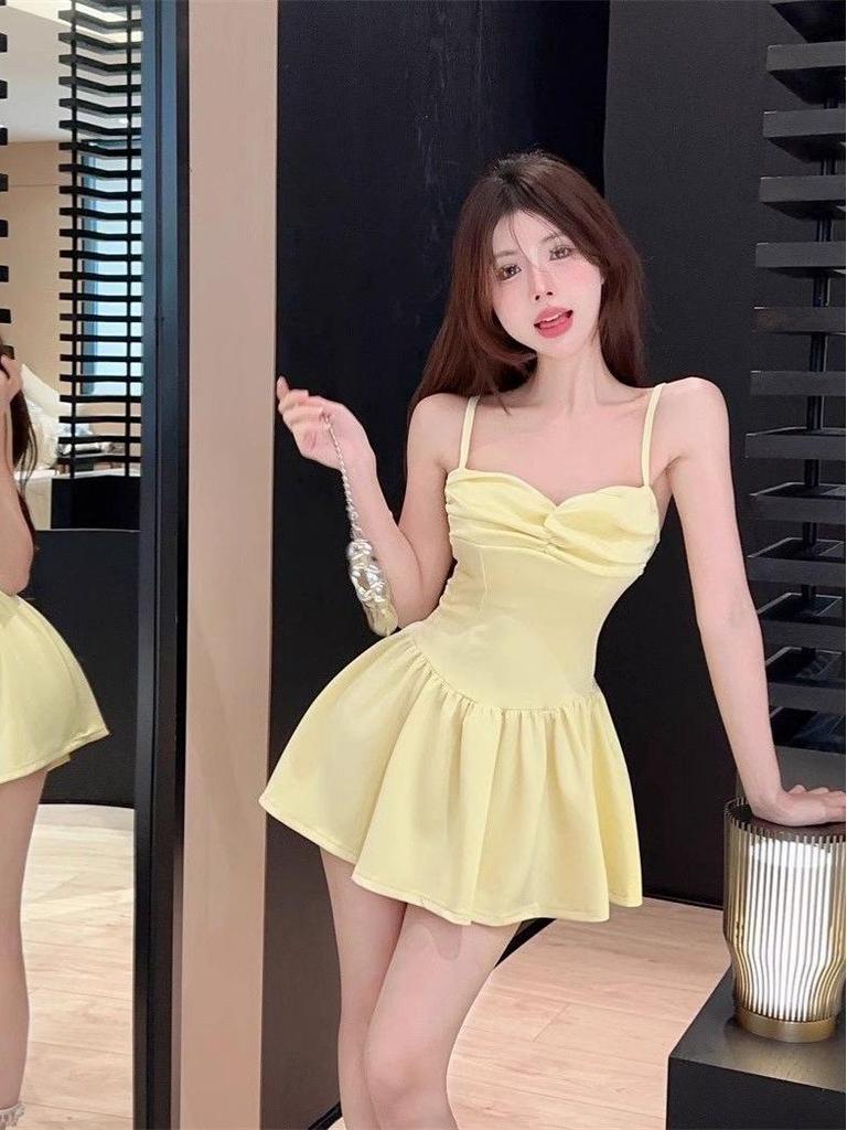 Elegant Off-Shoulder Pleated A-Line Skirt Women's Summer Spaghetti Strap Dress with Waist-Cinched Slim Fit