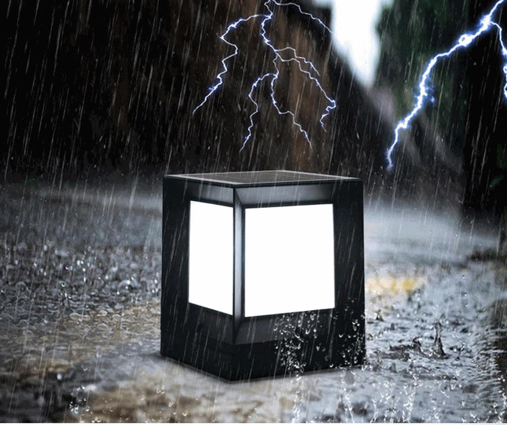 Waterproof Outdoor Solar LED Post Top Light for Gardens and Villas