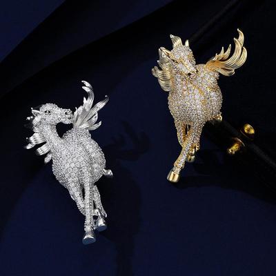 Elegante Spilla Unisex Cavallo al Galoppo Zodiacale con Strass - Pin Versatile per Abito e Accessorio Animale