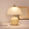 Glasabdeckung Blütenknospe Tischlampe Cremefarbener Stil Nachttischlampe Leichter Luxus Nachtlicht für Zuhause