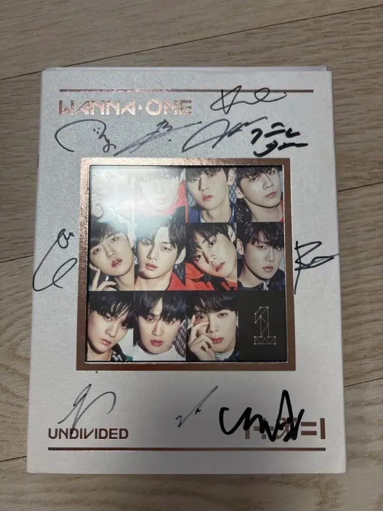 Wanna One Park Ji Hoon's Autographed Album
