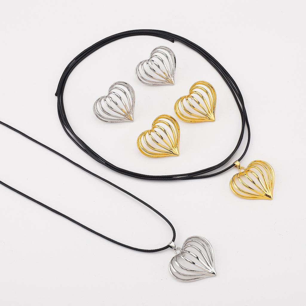 Creative and stylish hollow three-dimensional heart earrings, simple geometric striped love alloy necklace
