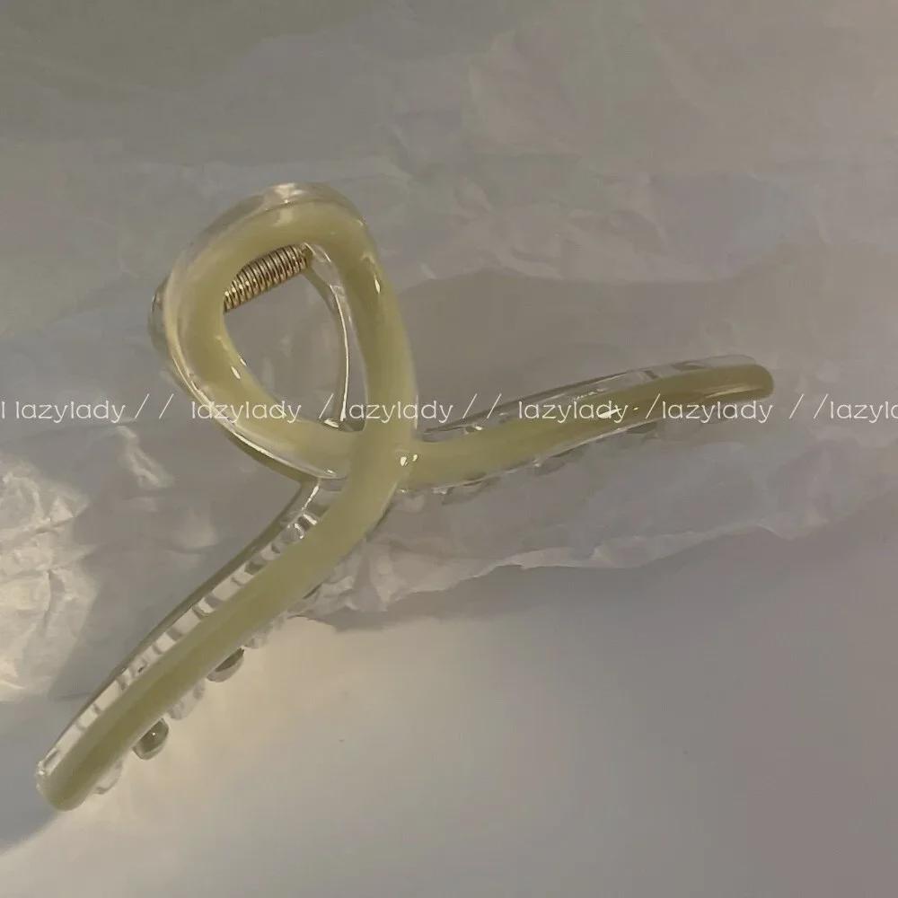 2025 Refreshing Summer Shark Hair Clip: Stylish, Oil Drop Design in Solid Colors, Practical Accessory.