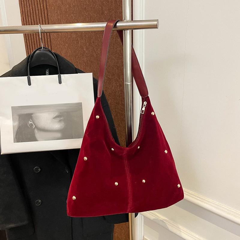 Fashion Rivet Shoulder Bag For Women Large Capacity Casual Handbags Simple Commuter Tote Bag Retro Suede Leather Underarm Bag AVE
