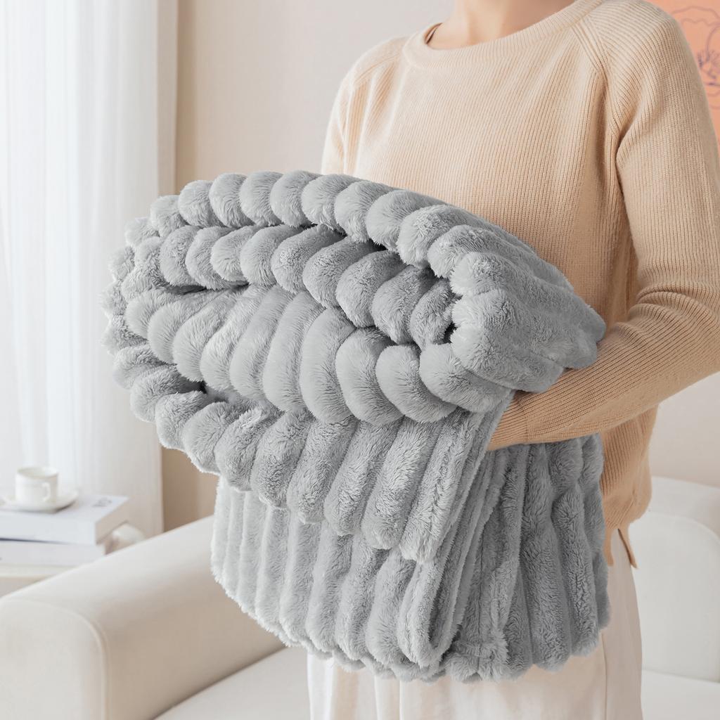 1pc Thick and Warm Flannel Blanket, a Comfortable and Warm Blanket for Bedrooms, Suitable for Sofas, Beds, and Seasonal Gifts