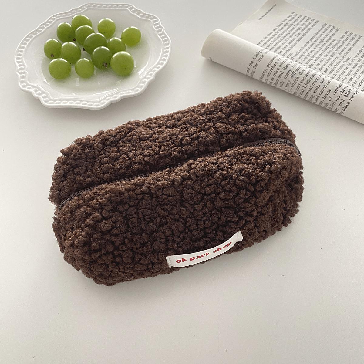 

Plush Lamb Cashmere Makeup Bag, Large Capacity Makeup Storage Bag, Stationery Bag Storage Bag, Easy To Access and Clean