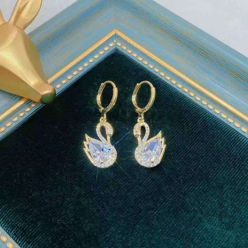 Luxurious and Elegant Golden Swan Earrings, Dazzling, Synthetic Crystal, Suitable for Daily Wear, Parties and Gifts