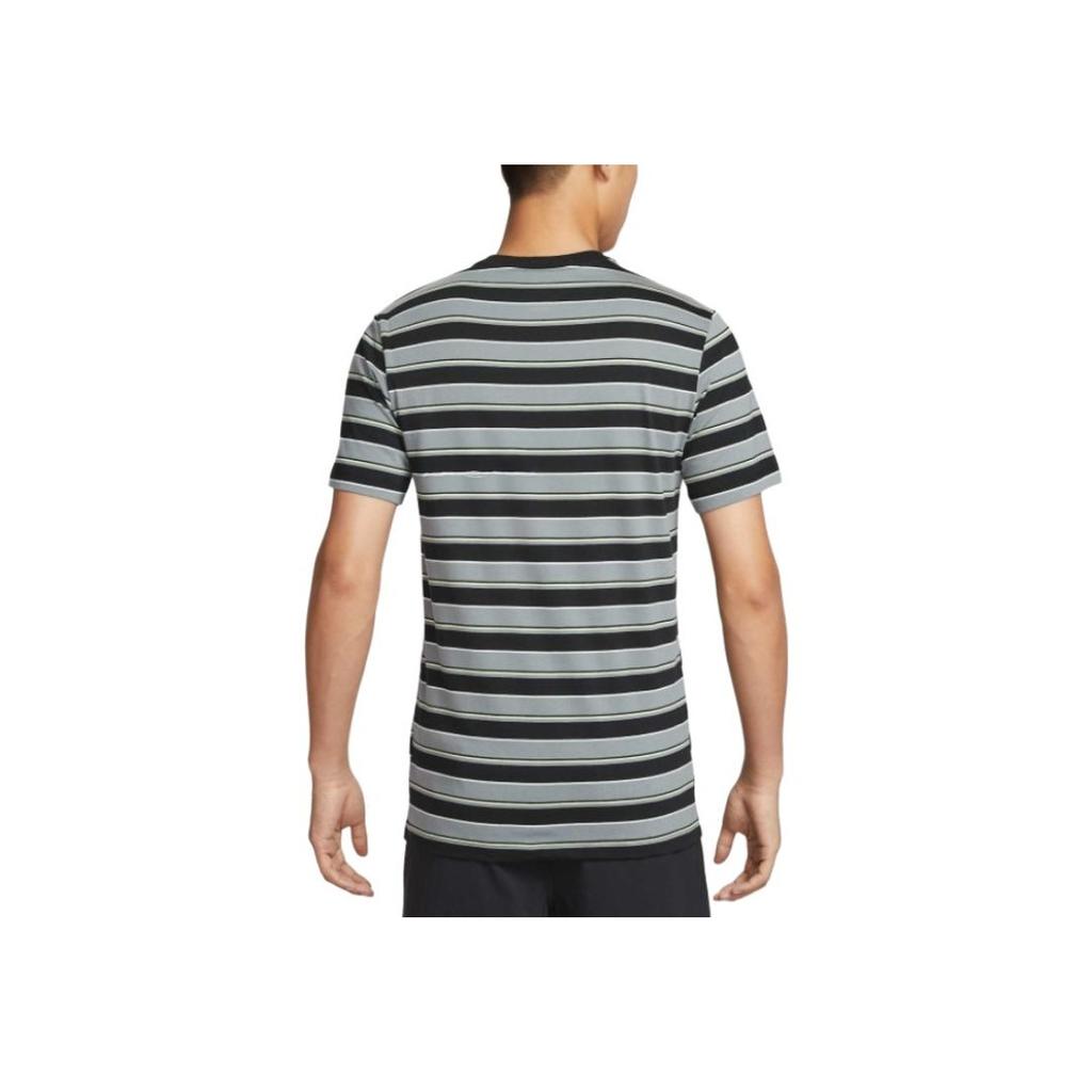 Nike Camiseta Esportiva Listrada de Manga Curta Respirável Confortável para Exterior Masculina Tops Preto Cinza HJ0551-010