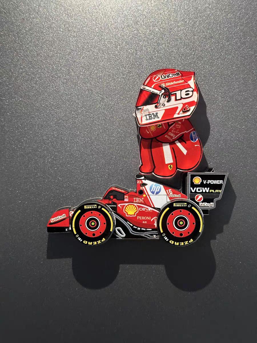 

1 шт. Q-версія для холодильника Ferrari Leclerc 2025 Новий магнітний гоночний наклейка F1 Supercar Креативна прикраса Автомобільні аксесуари