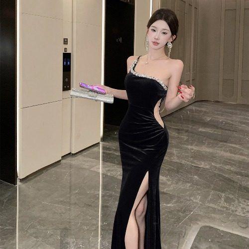 New Elegant and Sexy Velvet One-shoulder Evening Gown with Padded Cups Rhinestone Decoration High Slit Cut Out Mermaid Style Formal Party Long Dress