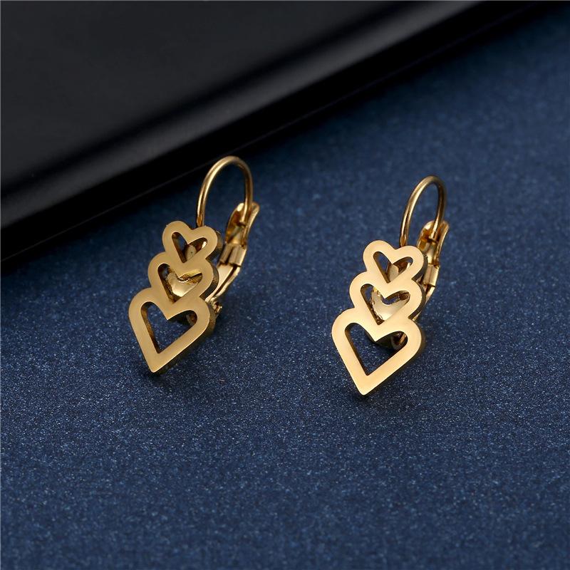 Einfache Edelstahl Liebesohrringe Schnalle Goldene Ohrringe Damen Kalter Stil Dreireihige Herzförmige Ohrringe