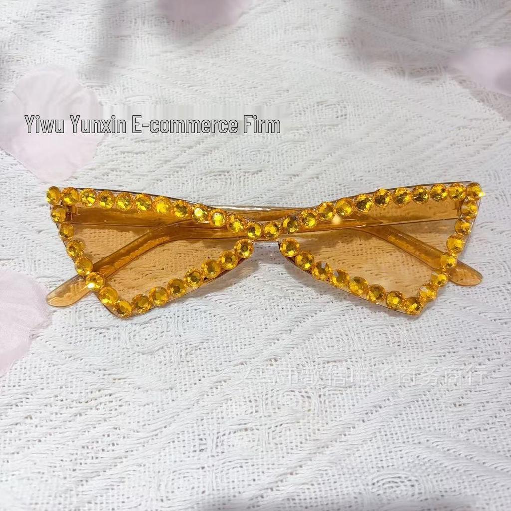 Handgefertigte Punktbohrer Schmetterling Party-Sonnenbrille - Dreieck-Design für Damenmode