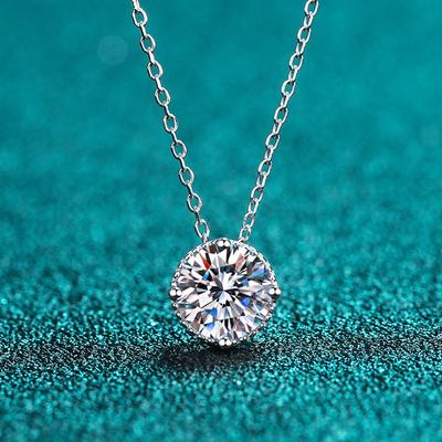 Yeni 1ct D VVS1 Moissanite Yuvarlak Kesim Kolye Kadınlar İçin Parti Doğum Günü Hediyesi Takı s925 Gümüş Kaplama 18k Kolye