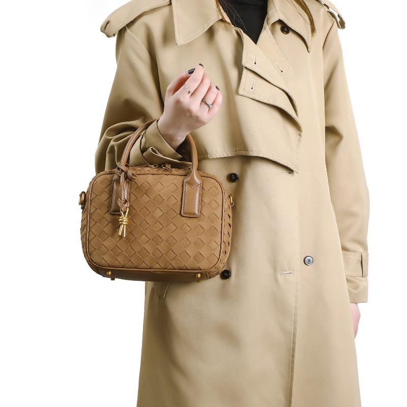 Vintage suede woven bag simple and high-end single shoulder messenger small square bag commuter handbag