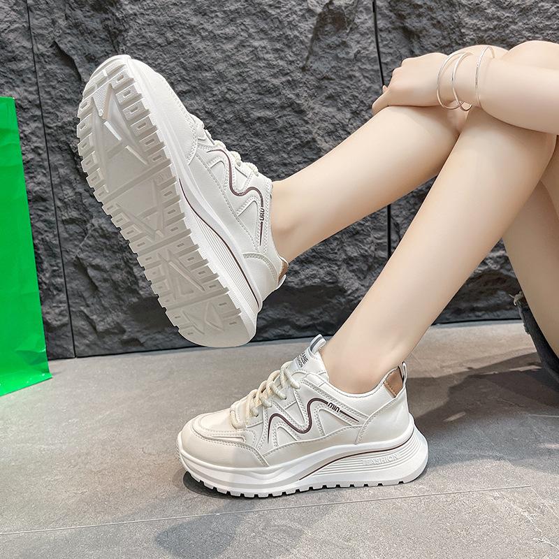 Stepping on shit leather sneakers women's 2025 autumn new versatile non-slip Forrest Gump women's shoes soft-soled lightweight running shoes