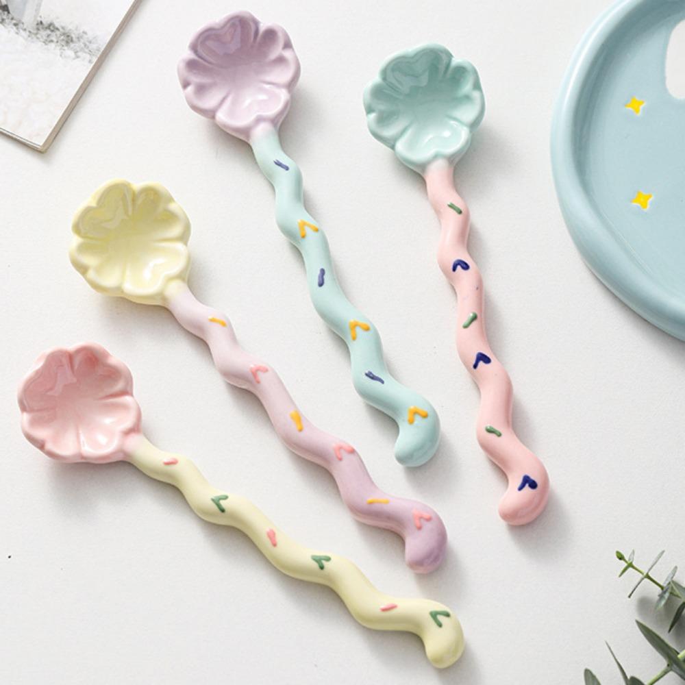 1PC Ceramic Long Handle Spoon Kawaii Korean Ice Cream Hand Painted Dessert Spoon with Long Handle Kitchen Tableware Accessories