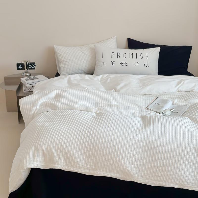 

Elizabeth Black Base 4-Piece Bedding Set