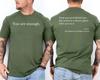 Querida Persona Detrás de Mí El Mundo es un Lugar Mejor Eres Suficiente Camiseta de Doble Cara