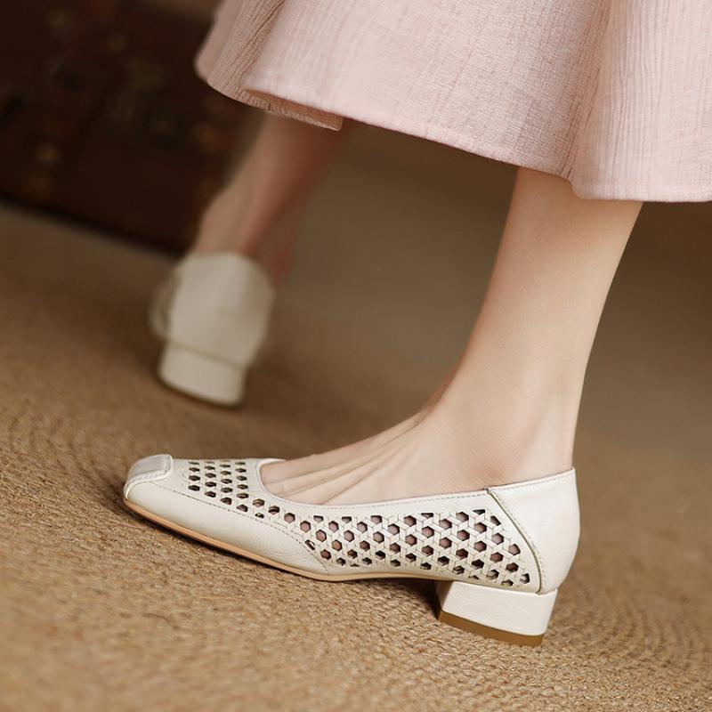New Summer Casual Flat-soled Sandals, Shallow-mouth Hollowed-out Rubber Soft-soled Feet, One Pedal, Low-heeled Size Sandals