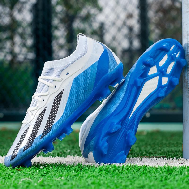 Seamless fly-woven football shoes men's and women's low-top long nails grass broken nails competition training shoes