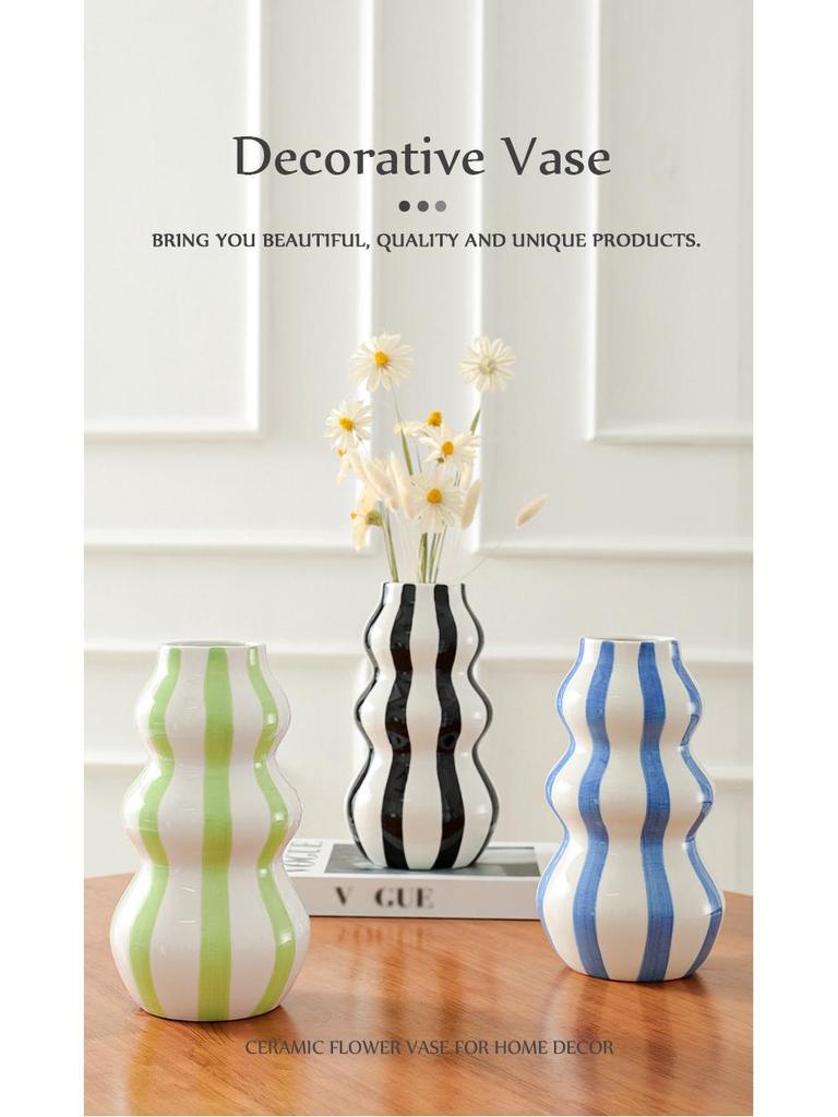 Vase Céramique Minimaliste Nordique à Rayures - Ornement Peint à la Main pour Arrangements Floraux Créatifs dans Décoration d'Intérieur Haut de Gamme.