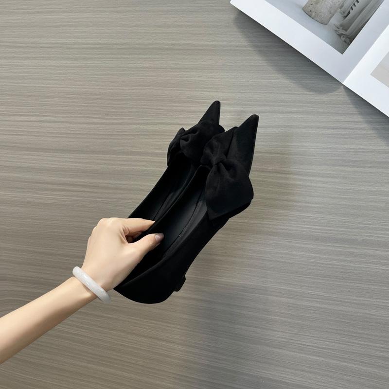 7208 Korean 2026 Autumn Flat-bottomed Pointed Pearl Fairy Temperament French Single Shoes Mary Jane Versatile Women's Shoes