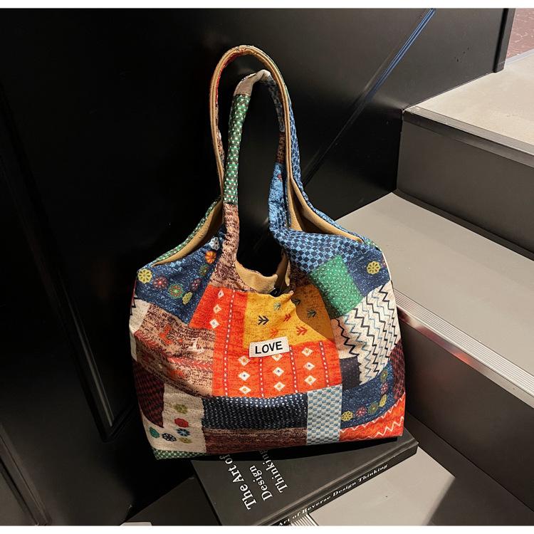 

Retro contrasting colors large capacity casual versatile shoulder seaside vacation messenger bag casual canvas bag різнокольоровий