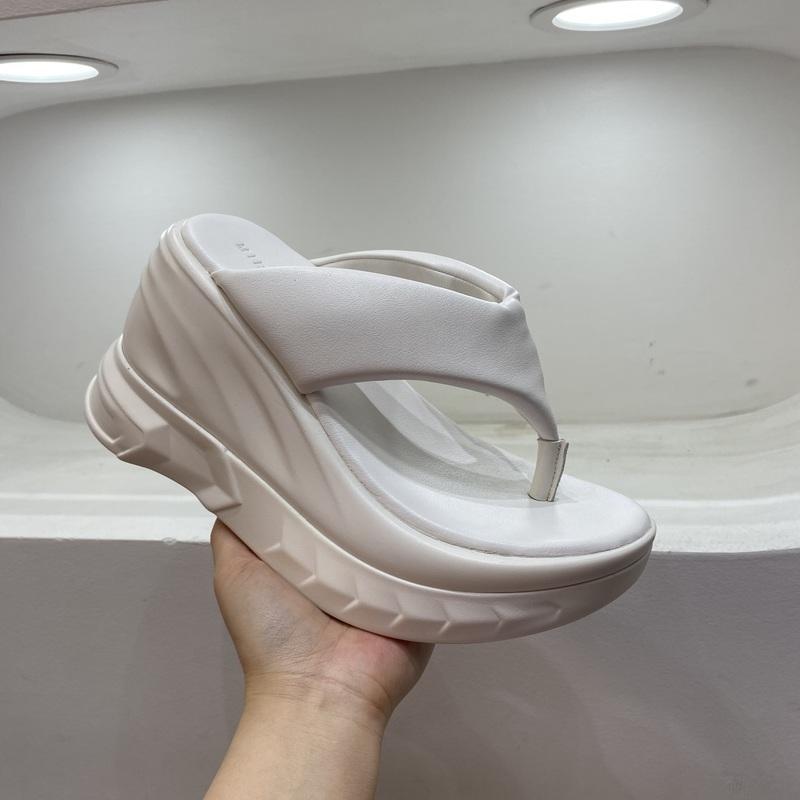 Super high-heeled flip-flops for women to wear in the summer of 2025, new non-slip beach shoes, platform soles, Internet celebrities, cold slippers