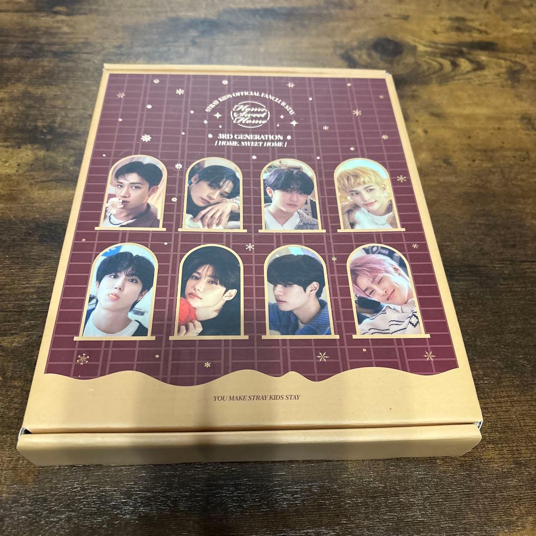 

[USED] 2STRAY KIDS Christmas Fan Club Kid Photo Book and 4 other items